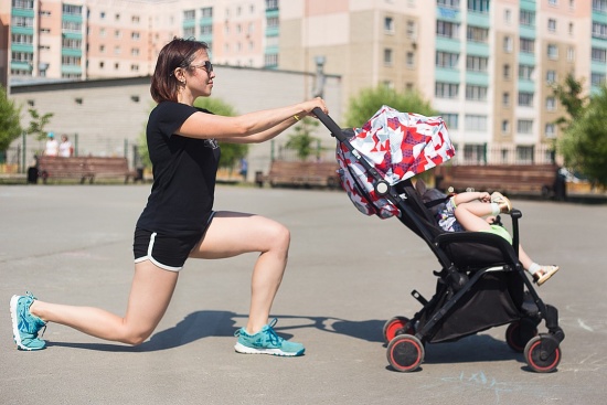 Фитнес в декрете: 10 простых упражнений для мам, чтобы быстро подтянуть фигуру
