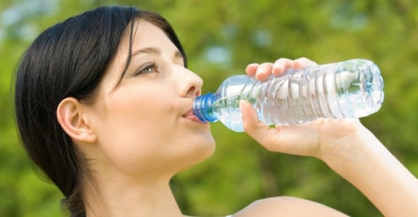 Почему не нужно выпивать 8 стаканов воды в день